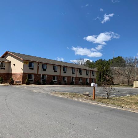 Super 8 By Wyndham Tilton/Lake Winnipesaukee Ngoại thất bức ảnh