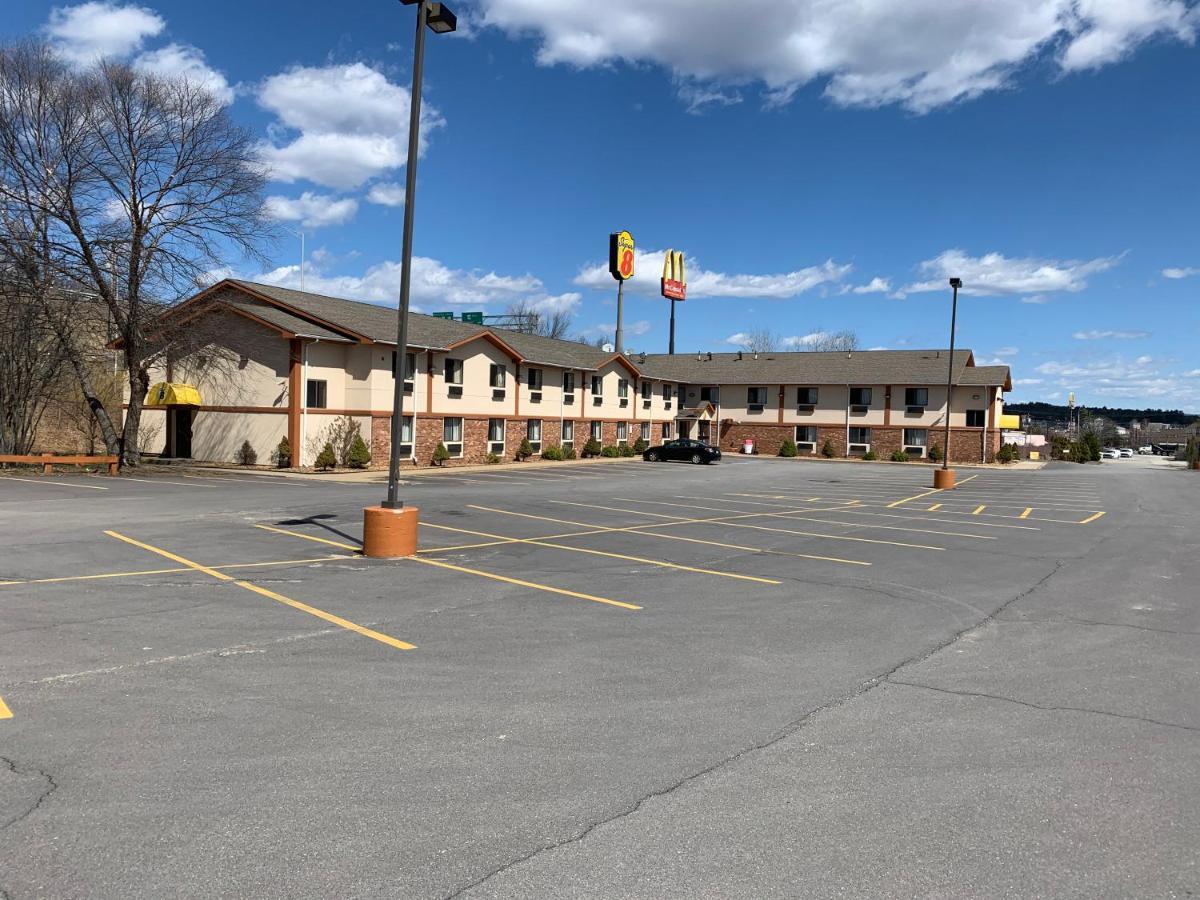 Super 8 By Wyndham Tilton/Lake Winnipesaukee Ngoại thất bức ảnh