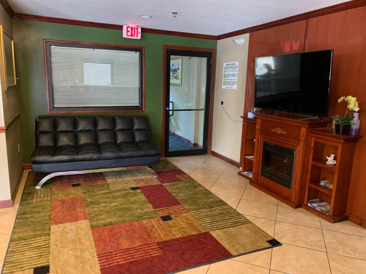 Super 8 By Wyndham Tilton/Lake Winnipesaukee Ngoại thất bức ảnh