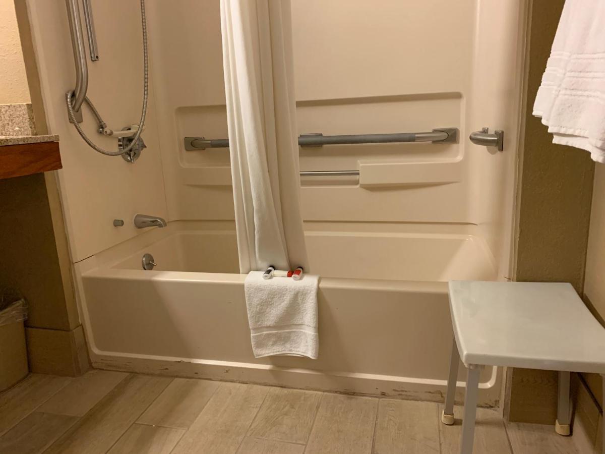 Super 8 By Wyndham Tilton/Lake Winnipesaukee Ngoại thất bức ảnh